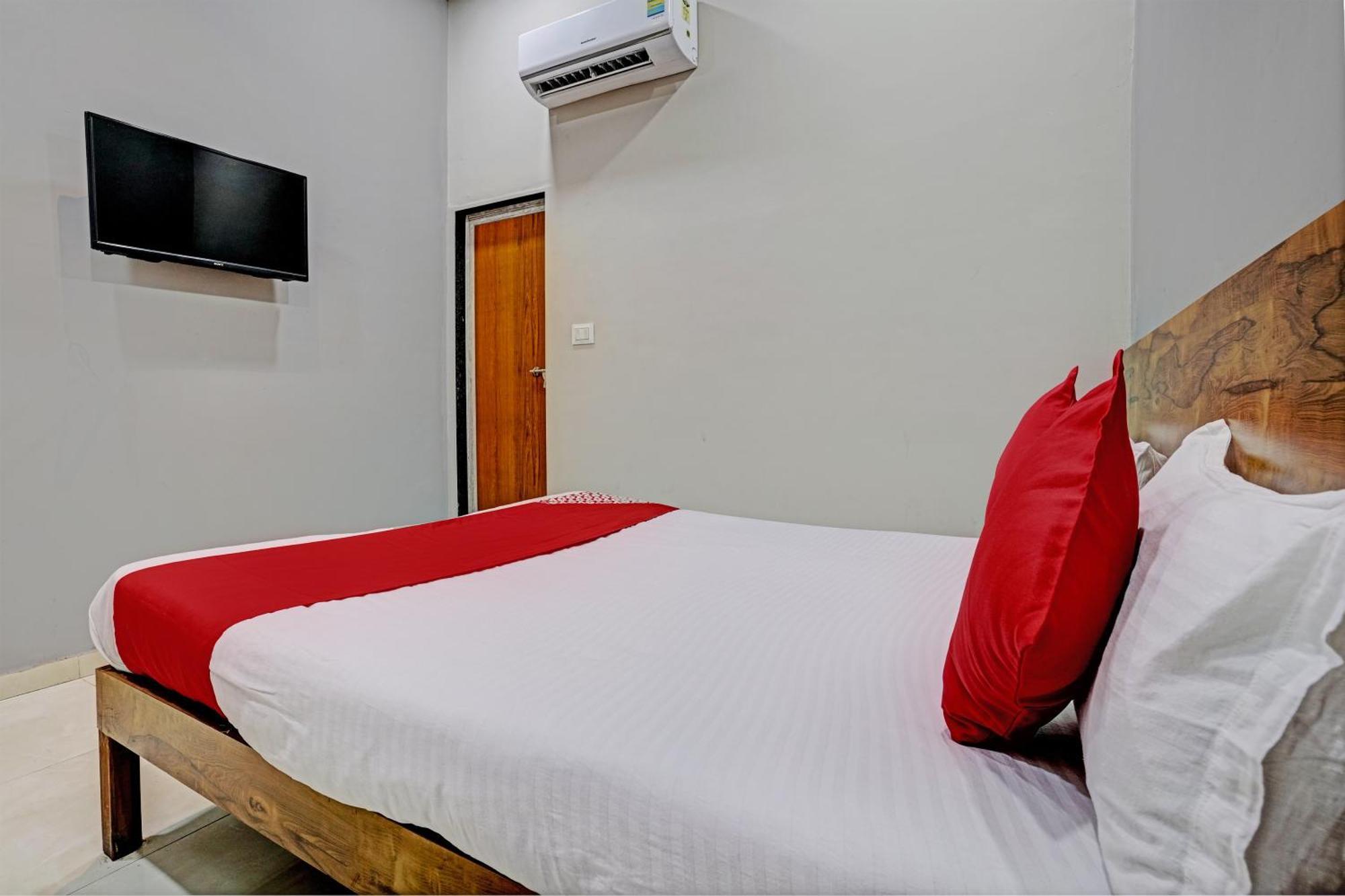 Oyo Flagship Hotel 9 Surat Eksteriør billede